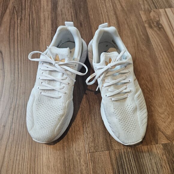 Womens White / Gold Tennis Shoes - Picture 5 of 6